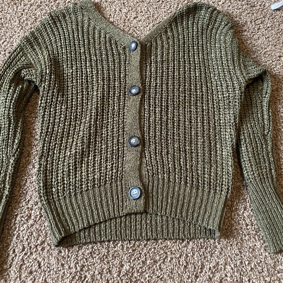 Green sweater - Picture 1 of 2